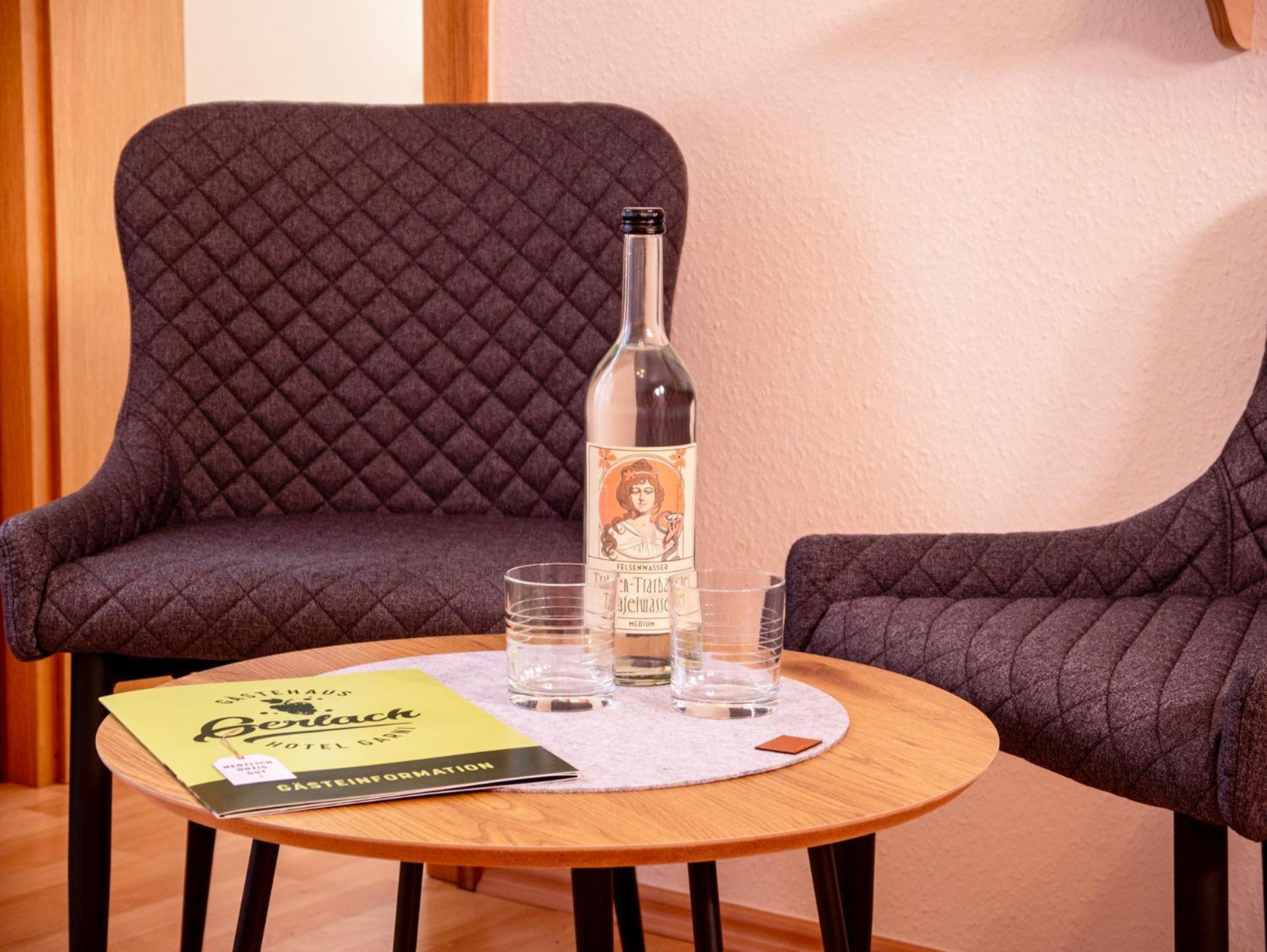 Weingut / Gaestehaus Gerlach Юрциґ Екстер'єр фото