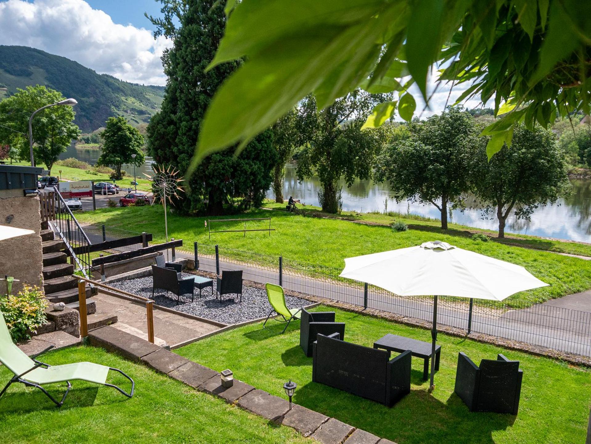 Weingut / Gaestehaus Gerlach Юрциґ Екстер'єр фото